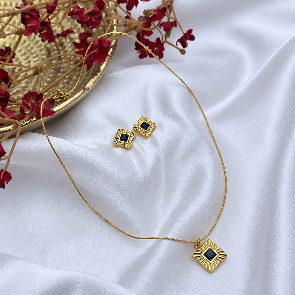 shynel Anti Tarnish Emerald Minimal Jewellery Set Emerald Edge