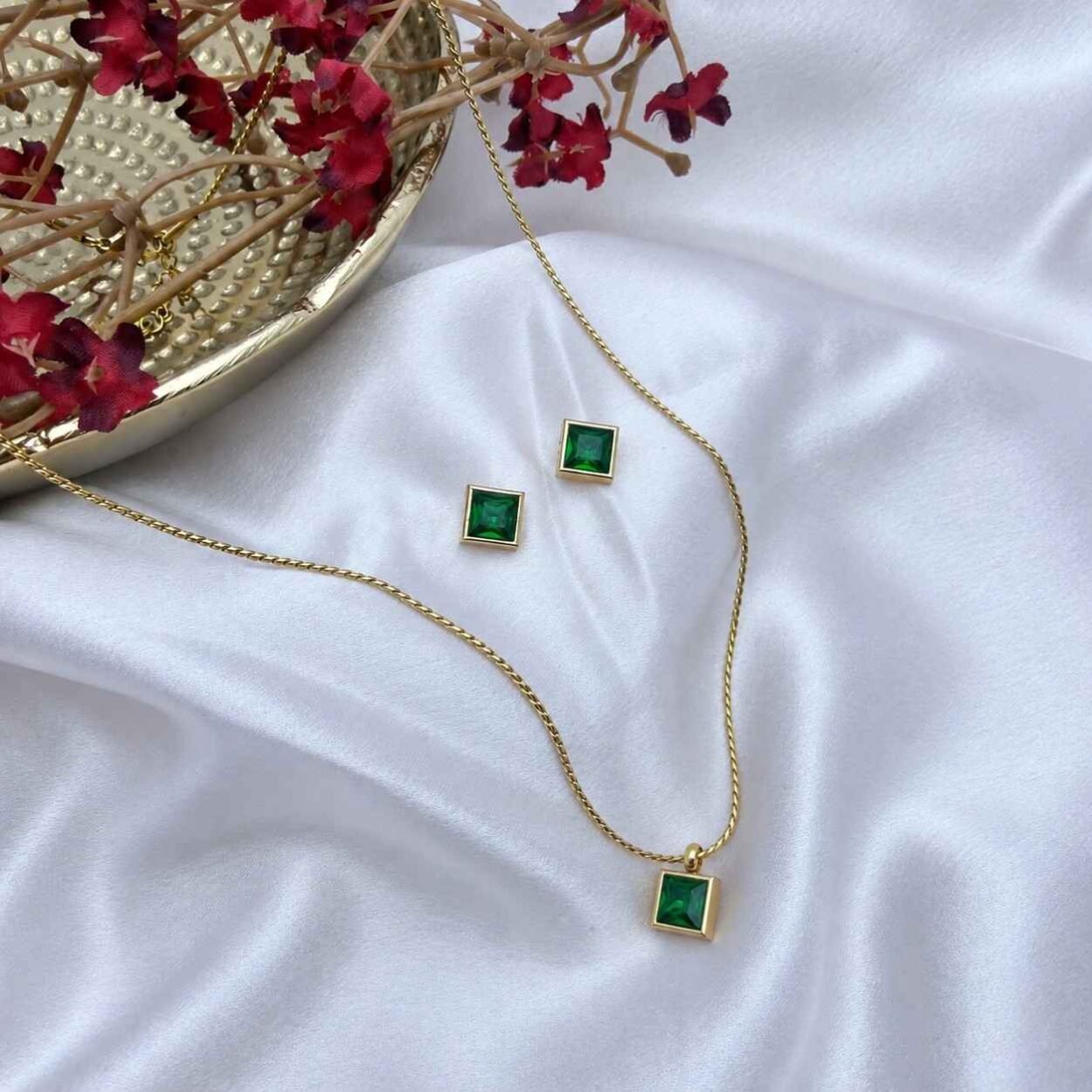 shynel Anti Tarnish Minimal Pendant Jewellery Set cube