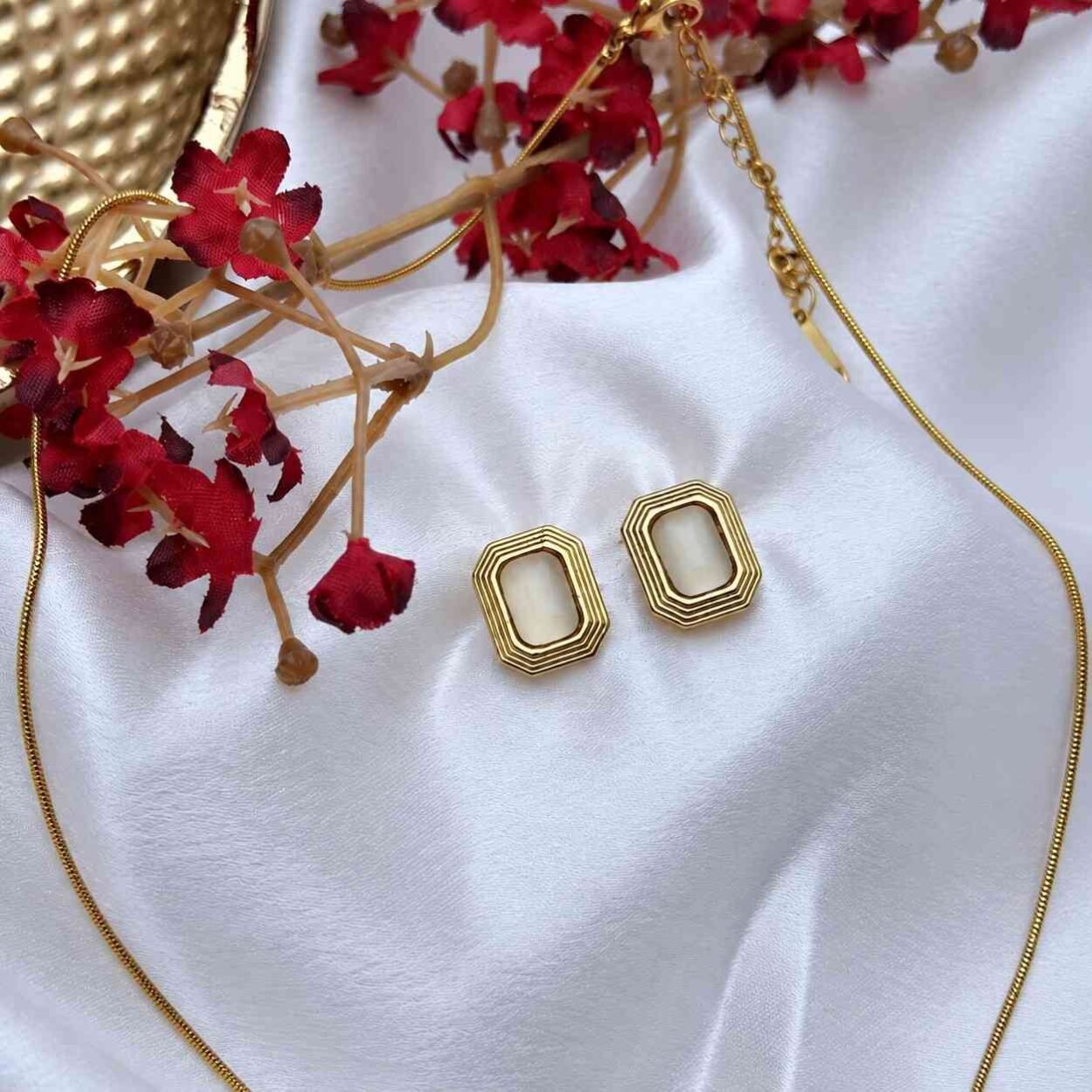 shynel Anti Tarnish Minimal Pendant Jewellery Set Ivory Luxe